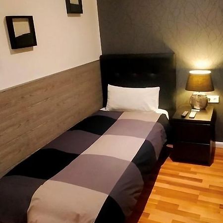 Single Rooms Madrid Exterior photo