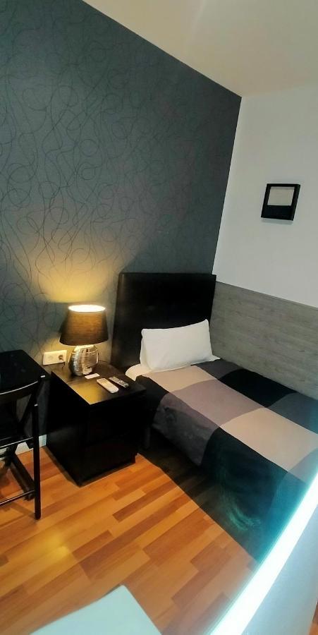 Single Rooms Madrid Exterior photo